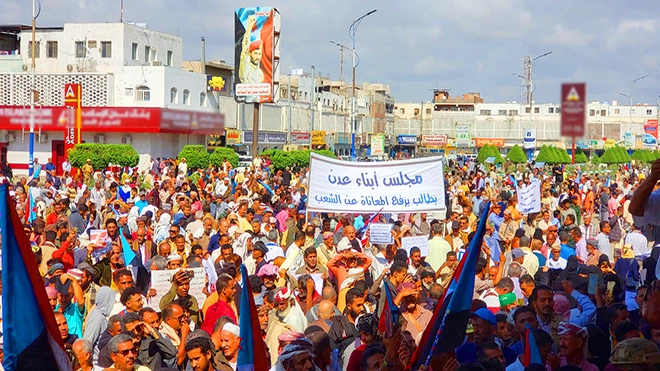 ​التجويع والإفقار يعيدان شعب الجنوب إلى عهد الصدور العارية والنضال السلمي